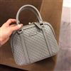 gucci女包 灰色浮雕logo手提包單肩包斜挎包現(xiàn)貨出倉(cāng)